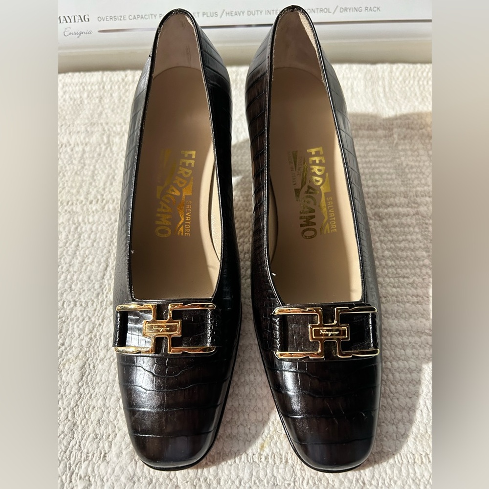 Salvatore Ferragamo size 6 Made in Italy